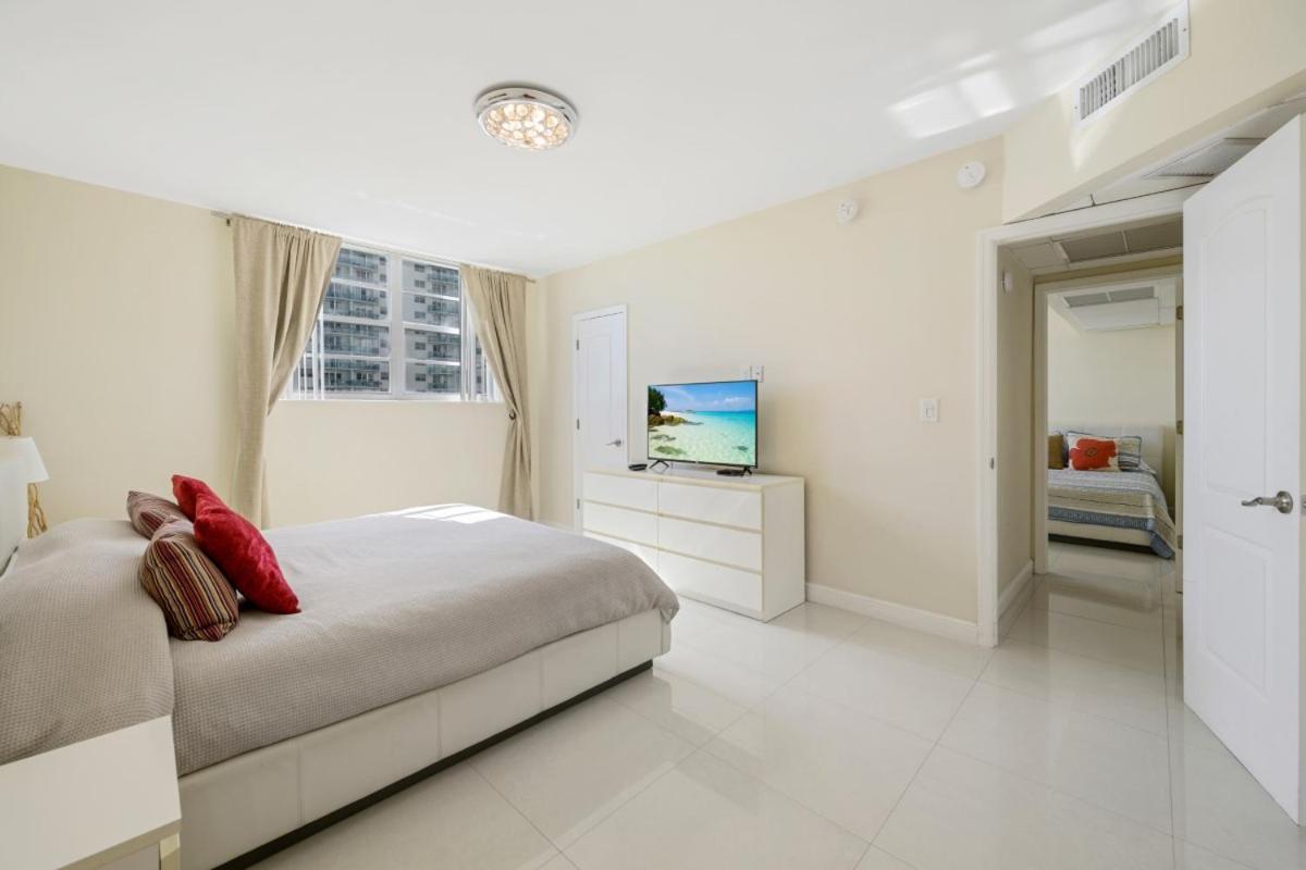 Tides On Hollywood Beach Room photo