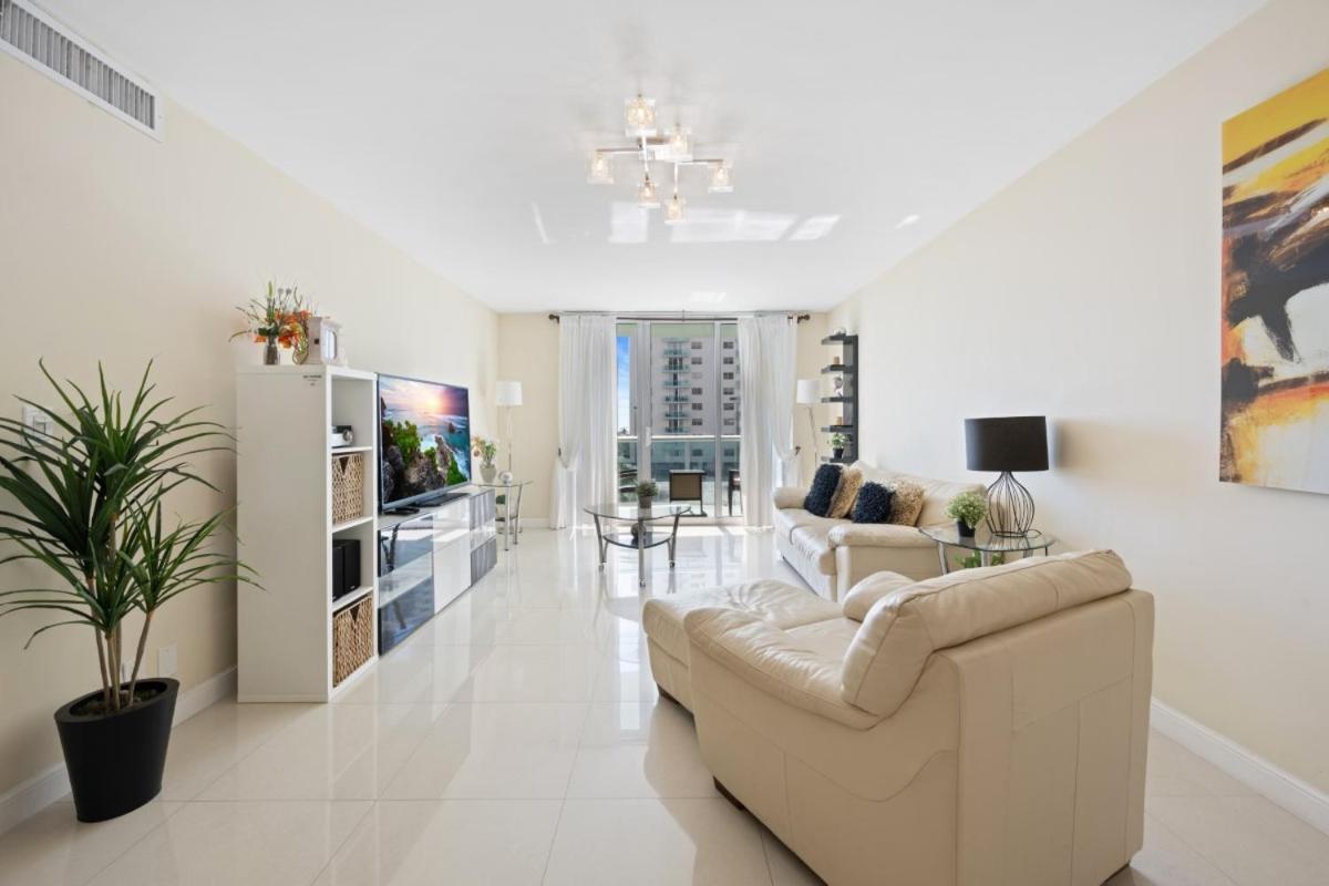 Tides On Hollywood Beach Room photo