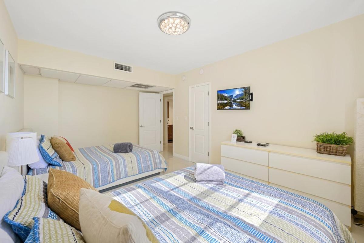Tides On Hollywood Beach Room photo