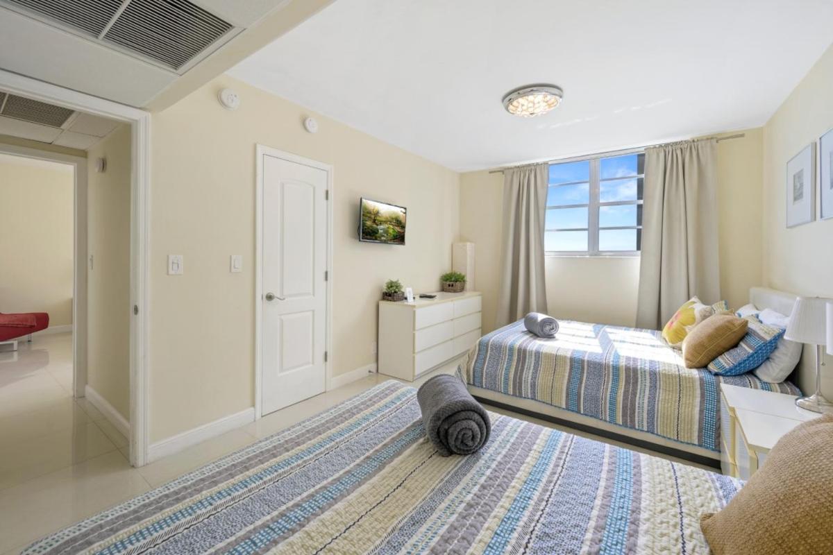Tides On Hollywood Beach Room photo